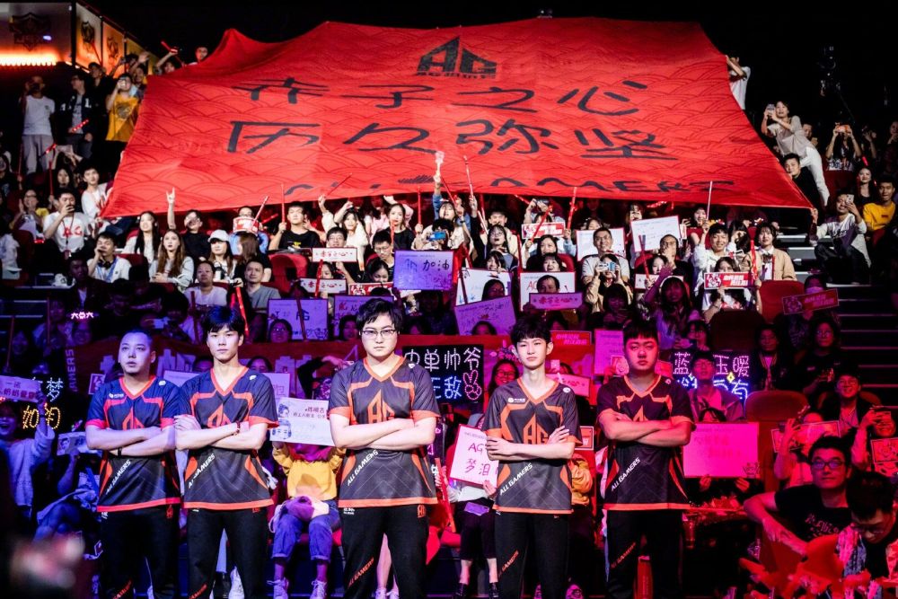 Zeus 生日快乐🎂 Hanwha Life Esports 官方： 让我们一起庆祝 Zeus 的生日