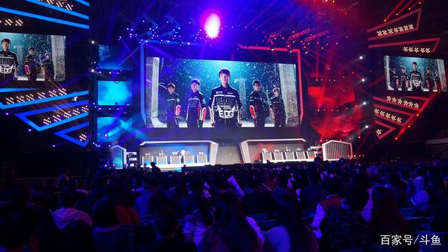 BLAST秋季小组赛：轻松晋级NAVI 2-0击败COL