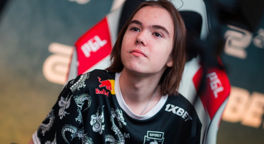 LPL主持夏安分享照片：在阳光下的咔嚓咔嚓