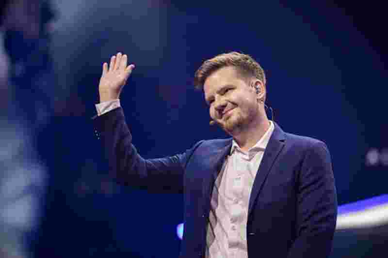 LPL 精彩回放： Flandre 塞特悠闲地用一拳偷走了 Dragon